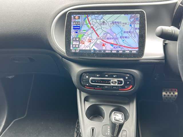 スマート ＭＣＣ スマート フォーツークーペ BRABUSスポーツ 京都府 2018(平30)年 4.3万km 白Ⅱ Panasonicナビ/・フルセグTV /BT Audio/バックカメラ/クルーズコントロール/ETC/ガラスルーフ/衝突軽減装置/車線逸脱防止装置/コーナーセンサー/アイドリングストップ/パドルシフト/シートヒーター/ステアリングスイッチ/純正フロアマット/保証書＆取説/ナビ取説/スペアキー