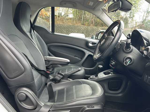 スマート ＭＣＣ スマート フォーツークーペ BRABUSスポーツ 京都府 2018(平30)年 4.3万km 白Ⅱ Panasonicナビ/・フルセグTV /BT Audio/バックカメラ/クルーズコントロール/ETC/ガラスルーフ/衝突軽減装置/車線逸脱防止装置/コーナーセンサー/アイドリングストップ/パドルシフト/シートヒーター/ステアリングスイッチ/純正フロアマット/保証書＆取説/ナビ取説/スペアキー