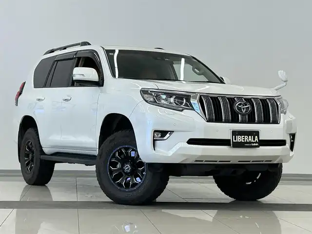 トヨタ ランドクルーザー プラド TX 岡山県 2022(令4)年 4.5万km ホワイトパールクリスタルシャイン アルパインナビ/フルセグTV/BT/USB/トヨタセーフティセンス/ドラレコ前後/ヒルディセントコントロール/センターデフロック/SR/ACC/オートライト/オートハイビーム/Applecarplay/Androidauto/木目調ハンドル/シートカバー（茶）