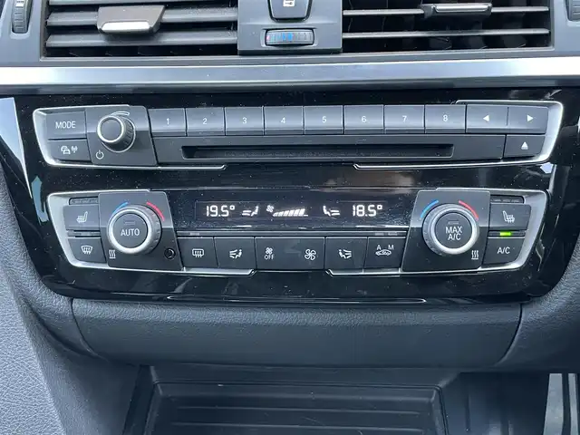ＢＭＷ ３２０ｄ Mスポーツ 鹿児島県 2017(平29)年 4.9万km アルピンホワイトⅢ 新車時保証書　取扱説明書		/インテリジェントセーフティ/レーンチェンジウォーニング		/レーンディパーチャーウォーニング		/アクティブクルーズコントロール		/アイドリングストップ		/純正HDDナビ		/CD/DVD/REC/BT	/バックカメラ　ルームミラー内臓ETC【DSRC】				/フロントパワーシート【運転席メモリー付】		/レザーシート/前席シートヒーター		/LEDヘッドライト/オートライト	/前後ドラレコ			/スマートキー×２		/革巻きハンドル