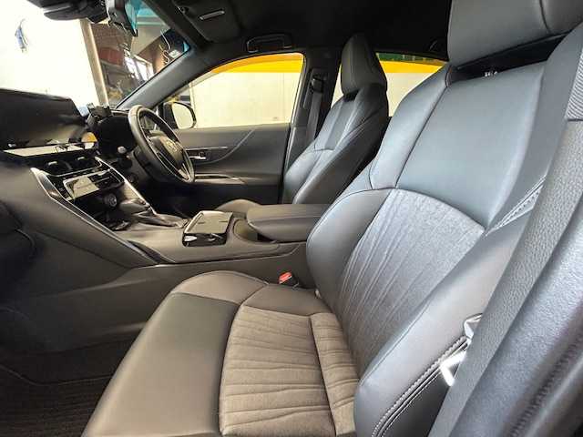 トヨタ ハリアー ハイブリッド Z 宮城県 2020(令2)年 0.9万km プレシャスブラックパール 純正ナビ（AM/FM/USB/BT）/フルセグTV/バックカメラ/全方位カメラ/JBLサウンドシステム/レーダークルーズコントロール追従有/レーンキープ/衝突軽減/パーキングサポートブレーキ/横揺れ防止/パワーシート/パワーバックドア/モデリスタエアロ/オートライト/オートハイビーム/ETC/純正フロアマット/プッシュスタート/ドラレコ/サマータイヤ純正AW（225/55R19）/保証書/記録簿/取扱説明書