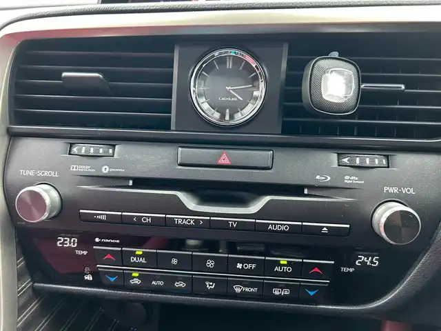 レクサス ＲＸ 300 Fスポーツ 熊本県 2019(平31)年 7.8万km ホワイトノーヴァガラスフレーク サンルーフ/革シート/プッシュスタート/純正ナビ/（CD・DVD・フルセグTV・BTオーディオ・SD）/バックカメラ/ビルトインETC/ドライブレコーダー/社外レーダー/純正20インチAW/レーダークルーズ/ルーフレール/前席パワーシート・右前席シートメモリー/前席エアーシート・シートヒーター/ステアリングヒーター/LEDヘッドライト/オートライト/フォグライト/前後コーナーセンサー/横滑り防止装置/ウィンカーミラー/純正フロアマット/ドアバイザー/新車保証書/取扱説明書/スマートスペアキー×1本