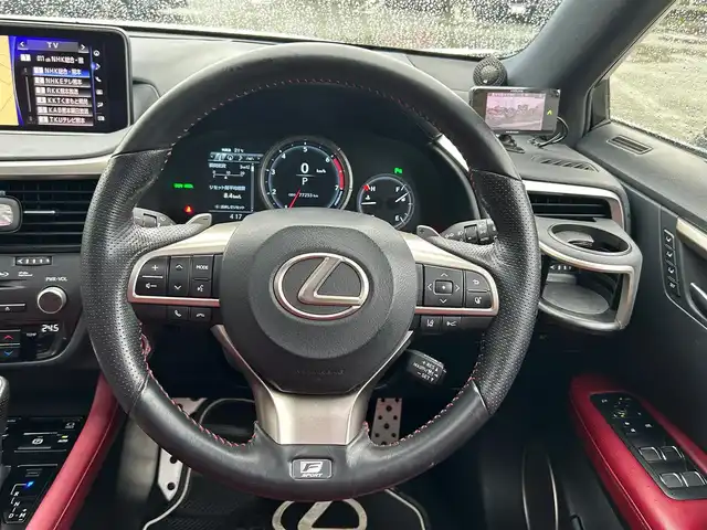 レクサス ＲＸ 300 Fスポーツ 熊本県 2019(平31)年 7.8万km ホワイトノーヴァガラスフレーク サンルーフ/革シート/プッシュスタート/純正ナビ/（CD・DVD・フルセグTV・BTオーディオ・SD）/バックカメラ/ビルトインETC/ドライブレコーダー/社外レーダー/純正20インチAW/レーダークルーズ/ルーフレール/前席パワーシート・右前席シートメモリー/前席エアーシート・シートヒーター/ステアリングヒーター/LEDヘッドライト/オートライト/フォグライト/前後コーナーセンサー/横滑り防止装置/ウィンカーミラー/純正フロアマット/ドアバイザー/新車保証書/取扱説明書/スマートスペアキー×1本