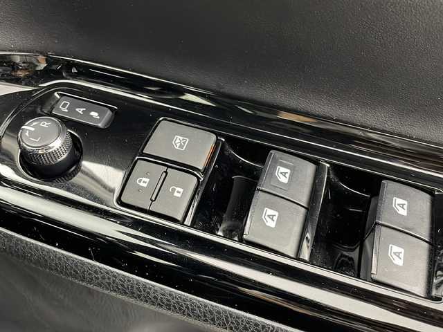 トヨタ ノア Si ダブルバイビー 千葉県 2018(平30)年 6.4万km ホワイトパールクリスタルシャイン トヨタセーフティセンス/・プリクラッシュセーフティ/・レーンディパーチャーアラート/・先行車発進告知/・オートハイビーム/社外8インチメモリナビ/CD DVD BT MSV フルセグ/両側パワースライドドア/クルーズコントロール/LEDオートライト/ハーフレザーシート/社外15インチアルミホイール/革巻きステアリング/ドアバイザー/純正フロアマット/プッシュスタート/スマートキー/ビルトインETC