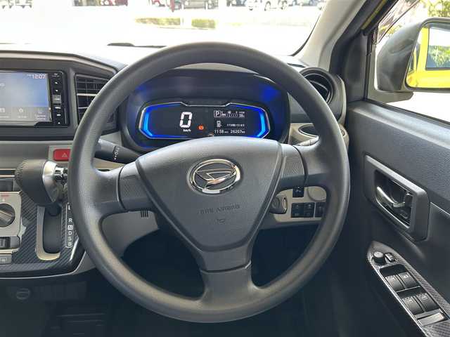 ダイハツ ミラ イース X SAⅢ 長崎県 2017(平29)年 2.7万km レモンスカッシュクリスタルM 純正ディスプレイオーディオ(FM/AM/BT/CD/DVD)/リモコンキー/スペアキー/バックカメラ/前後コーナーセンサー/純正フロアマット/社外レザー調シフトレバー(純正品あり)/純正14インチアルミホイール/手動光軸調整ダイヤル/ABS/VSC/イモビライザーシステム/オートライト/スマートアシストIII/SRSダブルエアバッグ/ecoIDLE