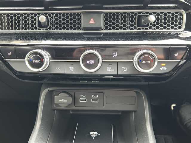 ホンダ シビック 埼玉県 2023(令5)年 2.5万km クリスタルブラックパール 1オーナー/純正ナビ/FM/AM/BT/DVD/TV/USB/前後ドラレコ/ビルトインETC2.0/スマホ連携/置くだけ充電/ヒートシーターD、N席/追従クルコン/TRC/レーンアシスト/衝突軽減B/ADB/ブラインドスポットモニター/電格ミラー/オートライト/LEDヘッドライト/保証書/取説
