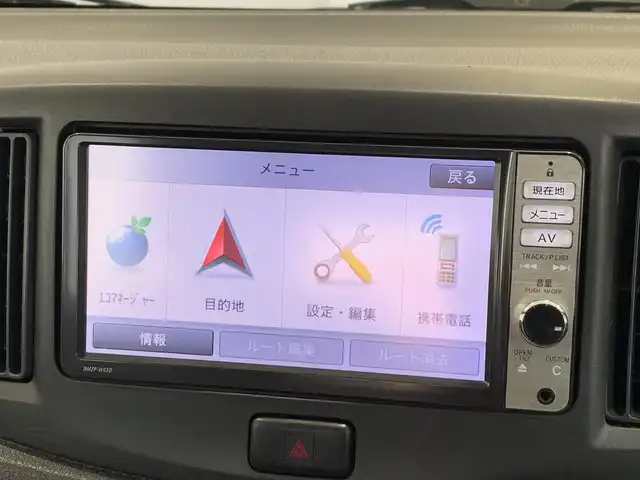 ダイハツ ミラ イース X メモリアルエディション 福井県 2013(平25)年 8.7万km ブラックマイカメタリック (株)IDOMが運営する【じしゃロン福井店】の自社ローン対象車両になります。こちらは現金またはオートローンご利用時の価格です。自社ローンご希望の方は別途その旨お申付け下さい/純正フルセグナビ/キーレスキー/純正14インチアルミ/純正フロアマット/電動格納ミラー/ヘッドライトレベライザー