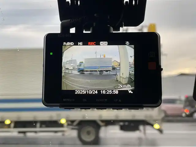 トヨタ タンク カスタムG S 埼玉県 2017(平29)年 5.5万km パールホワイトⅢ ・ワンオーナー　/・モデリスタサイドスポイラー　/・純正Ｆ＆Ｒアンダースポイラー　/・モデリスタ１５インチアルミ　/・純正１４インチダンロップ5分山タイヤ付き車載　/・両側パワースライドドア　/・純正ナビフルセグＴＶ　ＢＴ　ＤＶＤ　SD/・バックカメラ/・前後ドライブレコーダー/・クルーズコントロール/・アイドリングストップ/・オートライト/・LEDヘットライト/・LEDフォグライト/・黒皮調シートカバー/・スマートキー×２/・プッシュスタート/・保証書/・取説