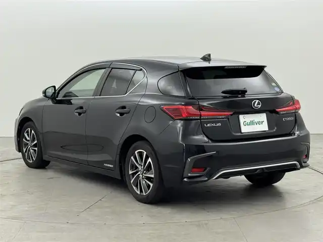 レクサス ＣＴ 200h バージョンC 福岡県 2017(平29)年 7.3万km グラファイトブラックガラスフレーク メーカーナビ／フルセグＴＶ　/バックカメラ　/ＥＴＣ２．０　/前方ドライブレコーダー　/レーダークルーズコントロール　/コーナーセンサー　/衝突被害軽減ブレーキ　/レーンキープ　/パドルシフト　/パワーシート　/シートヒーター