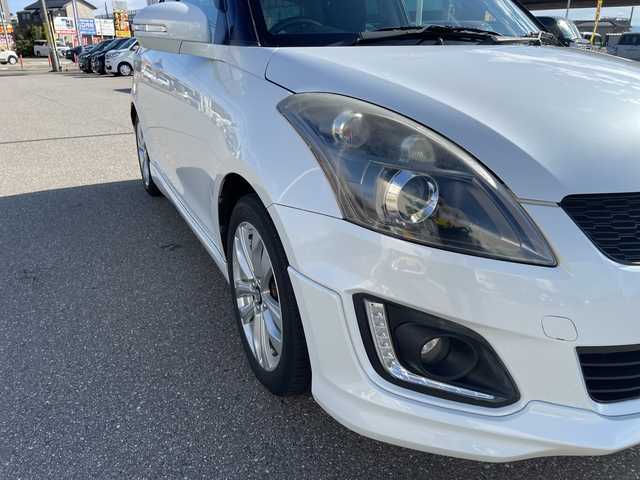 スズキ スイフト RS 石川県 2015(平27)年 5.7万km パール 社外メモリーナビ　ＴＶ　ＥＴＣ　スマートキー　プッシュスタート　ＨＩＤヘッドライト　オートライト　オートエアコン　純正アルミホイール