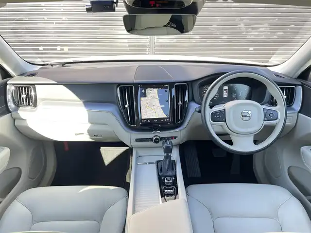 ボルボ ＸＣ６０ D4 AWD モーメンタム 三重県 2020(令2)年 3.9万km クリスタルホワイトP ワンオーナー/白革シート　/純正ナビ　/ハンドルヒーター　/シートヒーター　/パワーシート　/カープレイ　/全方位カメラ　/フルセグＴＶ　/純正１８インチアルミ　/電動リアゲート　/インテリセーフ　/ＡＣＣ　/ＬＥＤ　/Ｂｌｕｅｔｏｏｔｈ