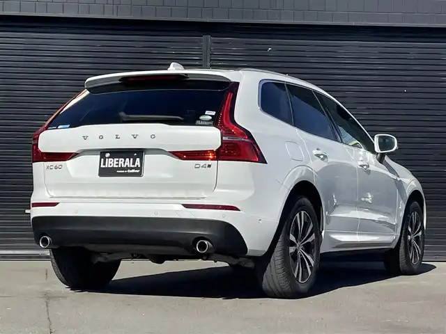ボルボ ＸＣ６０ D4 AWD モーメンタム 三重県 2020(令2)年 3.9万km クリスタルホワイトP ワンオーナー/白革シート　/純正ナビ　/ハンドルヒーター　/シートヒーター　/パワーシート　/カープレイ　/全方位カメラ　/フルセグＴＶ　/純正１８インチアルミ　/電動リアゲート　/インテリセーフ　/ＡＣＣ　/ＬＥＤ　/Ｂｌｕｅｔｏｏｔｈ