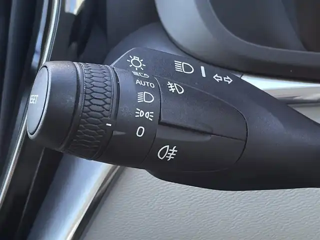 ボルボ ＸＣ６０ D4 AWD モーメンタム 三重県 2020(令2)年 3.9万km クリスタルホワイトP ワンオーナー/白革シート　/純正ナビ　/ハンドルヒーター　/シートヒーター　/パワーシート　/カープレイ　/全方位カメラ　/フルセグＴＶ　/純正１８インチアルミ　/電動リアゲート　/インテリセーフ　/ＡＣＣ　/ＬＥＤ　/Ｂｌｕｅｔｏｏｔｈ