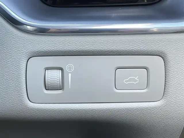 ボルボ ＸＣ６０ D4 AWD モーメンタム 三重県 2020(令2)年 3.9万km クリスタルホワイトP ワンオーナー/白革シート　/純正ナビ　/ハンドルヒーター　/シートヒーター　/パワーシート　/カープレイ　/全方位カメラ　/フルセグＴＶ　/純正１８インチアルミ　/電動リアゲート　/インテリセーフ　/ＡＣＣ　/ＬＥＤ　/Ｂｌｕｅｔｏｏｔｈ