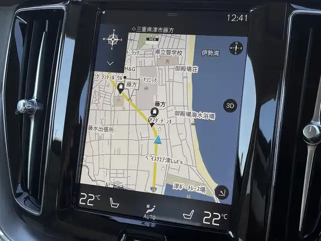 ボルボ ＸＣ６０ D4 AWD モーメンタム 三重県 2020(令2)年 3.9万km クリスタルホワイトP ワンオーナー/白革シート　/純正ナビ　/ハンドルヒーター　/シートヒーター　/パワーシート　/カープレイ　/全方位カメラ　/フルセグＴＶ　/純正１８インチアルミ　/電動リアゲート　/インテリセーフ　/ＡＣＣ　/ＬＥＤ　/Ｂｌｕｅｔｏｏｔｈ