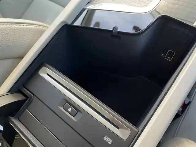 ボルボ ＸＣ６０ D4 AWD モーメンタム 三重県 2020(令2)年 3.9万km クリスタルホワイトP ワンオーナー/白革シート　/純正ナビ　/ハンドルヒーター　/シートヒーター　/パワーシート　/カープレイ　/全方位カメラ　/フルセグＴＶ　/純正１８インチアルミ　/電動リアゲート　/インテリセーフ　/ＡＣＣ　/ＬＥＤ　/Ｂｌｕｅｔｏｏｔｈ