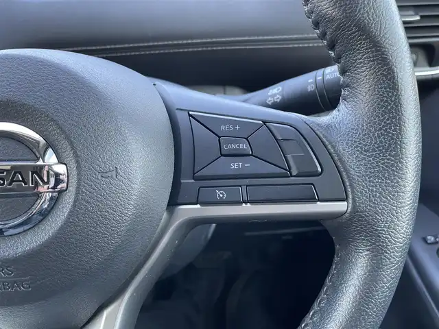 日産 セレナ ハイウェイスター Vセレクション 岡山県 2017(平29)年 5.3万km ブリリアントホワイトパール 純正ナビ　MM317D-W/フルセグTV、CD、DVD、Bluetooth、AM、FM/純正フリップダウンモニター/ETC/バックカメラ/クルーズコントロール/エマージェンシーブレーキ/両側パワースライドドア/TVキャンセラー/ドライブレコーダー