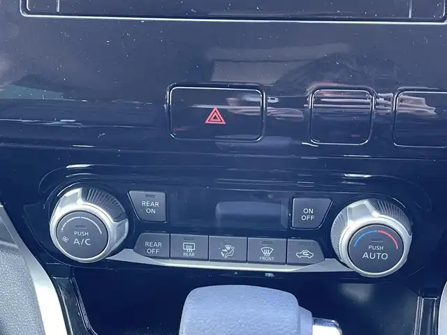 日産 セレナ ハイウェイスター Vセレクション 岡山県 2017(平29)年 5.3万km ブリリアントホワイトパール 純正ナビ　MM317D-W/フルセグTV、CD、DVD、Bluetooth、AM、FM/純正フリップダウンモニター/ETC/バックカメラ/クルーズコントロール/エマージェンシーブレーキ/両側パワースライドドア/TVキャンセラー/ドライブレコーダー