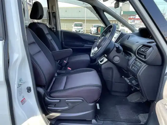 日産 セレナ ハイウェイスター Vセレクション 岡山県 2017(平29)年 5.3万km ブリリアントホワイトパール 純正ナビ　MM317D-W/フルセグTV、CD、DVD、Bluetooth、AM、FM/純正フリップダウンモニター/ETC/バックカメラ/クルーズコントロール/エマージェンシーブレーキ/両側パワースライドドア/TVキャンセラー/ドライブレコーダー