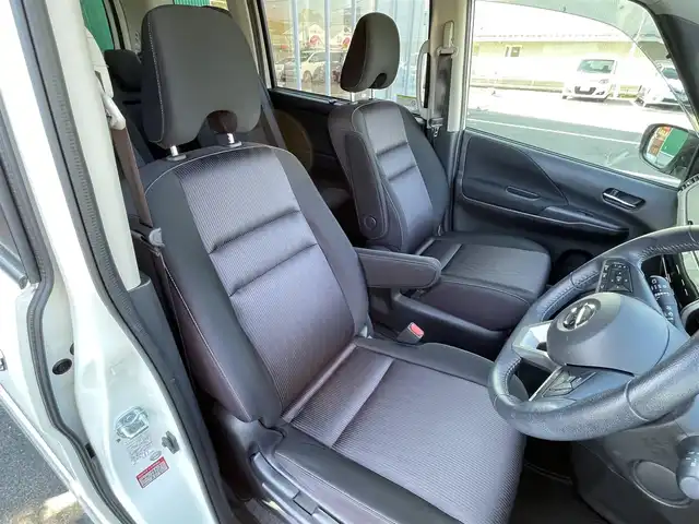 日産 セレナ ハイウェイスター Vセレクション 岡山県 2017(平29)年 5.3万km ブリリアントホワイトパール 純正ナビ　MM317D-W/フルセグTV、CD、DVD、Bluetooth、AM、FM/純正フリップダウンモニター/ETC/バックカメラ/クルーズコントロール/エマージェンシーブレーキ/両側パワースライドドア/TVキャンセラー/ドライブレコーダー