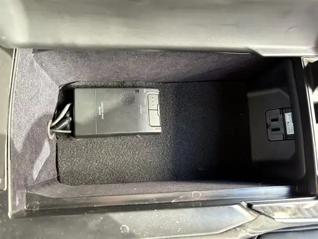 トヨタ クラウン ハイブリッド RS アドバンス 山口県 2018(平30)年 7.8万km ホワイトパールクリスタルシャイン 純正ナビ/(CD/SD/Bluetooth/AM/FM/フルセグTV)/バックカメラ/レーダークルーズコントロール/レーンキープアシスト/衝突被害軽減システム/デジタルインナーミラー/革巻ステアリング/ステアリングリモコン/パドルシフト/オートライト/オートマチックハイビーム/LEDヘッドライト/フォグランプ/ハーフレザーシート/前席パワーシート/オートホールド/前後コーナーセンサー/電動格納ミラー/ブラインドスポットミラー/純正18インチアルミホイール/ビルトインETC2.0/前後ドライブレコーダー/純正フロアマット