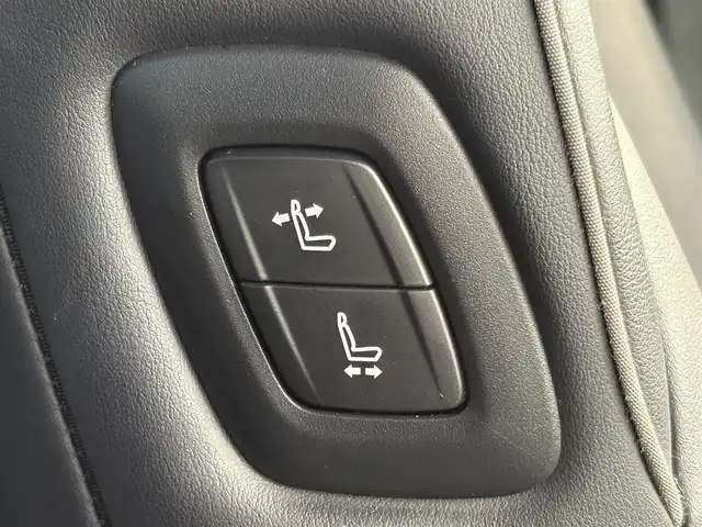 トヨタ クラウン ハイブリッド RS アドバンス 山口県 2018(平30)年 7.8万km ホワイトパールクリスタルシャイン 純正ナビ/(CD/SD/Bluetooth/AM/FM/フルセグTV)/バックカメラ/レーダークルーズコントロール/レーンキープアシスト/衝突被害軽減システム/デジタルインナーミラー/革巻ステアリング/ステアリングリモコン/パドルシフト/オートライト/オートマチックハイビーム/LEDヘッドライト/フォグランプ/ハーフレザーシート/前席パワーシート/オートホールド/前後コーナーセンサー/電動格納ミラー/ブラインドスポットミラー/純正18インチアルミホイール/ビルトインETC2.0/前後ドライブレコーダー/純正フロアマット