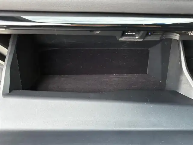 トヨタ クラウン ハイブリッド RS アドバンス 山口県 2018(平30)年 7.8万km ホワイトパールクリスタルシャイン 純正ナビ/(CD/SD/Bluetooth/AM/FM/フルセグTV)/バックカメラ/レーダークルーズコントロール/レーンキープアシスト/衝突被害軽減システム/デジタルインナーミラー/革巻ステアリング/ステアリングリモコン/パドルシフト/オートライト/オートマチックハイビーム/LEDヘッドライト/フォグランプ/ハーフレザーシート/前席パワーシート/オートホールド/前後コーナーセンサー/電動格納ミラー/ブラインドスポットミラー/純正18インチアルミホイール/ビルトインETC2.0/前後ドライブレコーダー/純正フロアマット