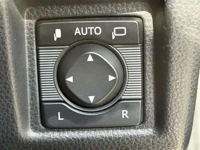 トヨタ クラウン ハイブリッド RS アドバンス 山口県 2018(平30)年 7.8万km ホワイトパールクリスタルシャイン 純正ナビ/(CD/SD/Bluetooth/AM/FM/フルセグTV)/バックカメラ/レーダークルーズコントロール/レーンキープアシスト/衝突被害軽減システム/デジタルインナーミラー/革巻ステアリング/ステアリングリモコン/パドルシフト/オートライト/オートマチックハイビーム/LEDヘッドライト/フォグランプ/ハーフレザーシート/前席パワーシート/オートホールド/前後コーナーセンサー/電動格納ミラー/ブラインドスポットミラー/純正18インチアルミホイール/ビルトインETC2.0/前後ドライブレコーダー/純正フロアマット