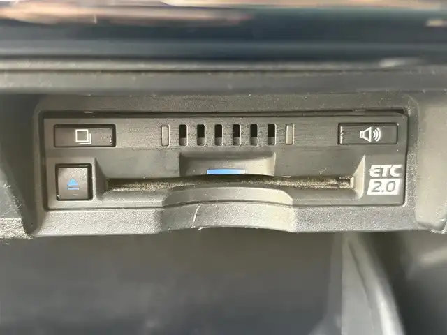 トヨタ クラウン ハイブリッド RS アドバンス 山口県 2018(平30)年 7.8万km ホワイトパールクリスタルシャイン 純正ナビ/(CD/SD/Bluetooth/AM/FM/フルセグTV)/バックカメラ/レーダークルーズコントロール/レーンキープアシスト/衝突被害軽減システム/デジタルインナーミラー/革巻ステアリング/ステアリングリモコン/パドルシフト/オートライト/オートマチックハイビーム/LEDヘッドライト/フォグランプ/ハーフレザーシート/前席パワーシート/オートホールド/前後コーナーセンサー/電動格納ミラー/ブラインドスポットミラー/純正18インチアルミホイール/ビルトインETC2.0/前後ドライブレコーダー/純正フロアマット