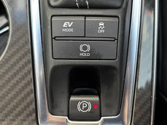 トヨタ クラウン ハイブリッド RS アドバンス 山口県 2018(平30)年 7.8万km ホワイトパールクリスタルシャイン 純正ナビ/(CD/SD/Bluetooth/AM/FM/フルセグTV)/バックカメラ/レーダークルーズコントロール/レーンキープアシスト/衝突被害軽減システム/デジタルインナーミラー/革巻ステアリング/ステアリングリモコン/パドルシフト/オートライト/オートマチックハイビーム/LEDヘッドライト/フォグランプ/ハーフレザーシート/前席パワーシート/オートホールド/前後コーナーセンサー/電動格納ミラー/ブラインドスポットミラー/純正18インチアルミホイール/ビルトインETC2.0/前後ドライブレコーダー/純正フロアマット