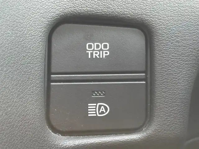 トヨタ クラウン ハイブリッド RS アドバンス 山口県 2018(平30)年 7.8万km ホワイトパールクリスタルシャイン 純正ナビ/(CD/SD/Bluetooth/AM/FM/フルセグTV)/バックカメラ/レーダークルーズコントロール/レーンキープアシスト/衝突被害軽減システム/デジタルインナーミラー/革巻ステアリング/ステアリングリモコン/パドルシフト/オートライト/オートマチックハイビーム/LEDヘッドライト/フォグランプ/ハーフレザーシート/前席パワーシート/オートホールド/前後コーナーセンサー/電動格納ミラー/ブラインドスポットミラー/純正18インチアルミホイール/ビルトインETC2.0/前後ドライブレコーダー/純正フロアマット