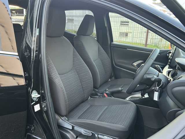 トヨタ ヤリス ハイブリッド Z 広島県 2020(令2)年 5.8万km ブラック 禁煙/TRDエアロ（F/S/R）/トヨタセーフティセンス/・プリクラッシュセーフティ/・レーンディパーチャーアラート/・レーントレーシングアシスト/・先行車発進お知らせ/・レーダークルーズコントロール/・RSA/・オートマチックハイビーム/クリアランスソナー/純正ディスプレイオーディオ/・ナビ/フルセグ/CD/DVD/Bluetooth/USB/Miracast/バックカメラ/革巻きステアリング/ステアリングスイッチ/電動格納ウィンカーミラー/LEDヘッドライト/オートライト/シートヒーター/前後ドライブレコーダー（DC-DR652）/ETC/スマートキー/プッシュスタート/スペアキー/純正フロアマット/純正16インチアルミホイール