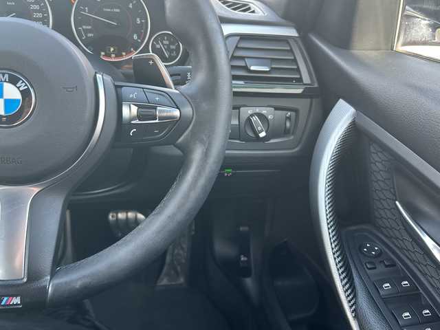 ＢＭＷ ３２０ｄ ツーリング Mスポーツ 愛知県 2015(平27)年 7.9万km アルピンホワイトⅢ ・禁煙車/・フロントリップスポイラー/・純正HDDナビ/・Bluetooth/・CD/DVD/・ドライブレコーダー/・バックカメラ/・ETC/・インテリジェントセーフティ/・ブレーキ機能付き警告/・レーンディパーチャーウォーニング/・アダプティブクルーズコントロール/・パークディスタンスコントロール（コーナーセンサー）/・前席パワーシート/・HIDオートライト/・電動格納ミラーウィンカー/・フロアマット/・ルーフレール/・純正１８インチアルミ/・パワーバックドア/・新車保証書/・取扱説明書/・スペアキー