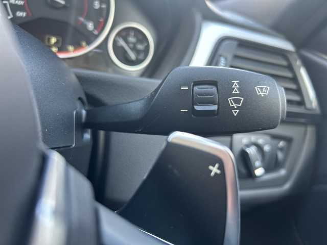 ＢＭＷ ３２０ｄ ツーリング Mスポーツ 愛知県 2015(平27)年 7.9万km アルピンホワイトⅢ ・禁煙車/・フロントリップスポイラー/・純正HDDナビ/・Bluetooth/・CD/DVD/・ドライブレコーダー/・バックカメラ/・ETC/・インテリジェントセーフティ/・ブレーキ機能付き警告/・レーンディパーチャーウォーニング/・アダプティブクルーズコントロール/・パークディスタンスコントロール（コーナーセンサー）/・前席パワーシート/・HIDオートライト/・電動格納ミラーウィンカー/・フロアマット/・ルーフレール/・純正１８インチアルミ/・パワーバックドア/・新車保証書/・取扱説明書/・スペアキー