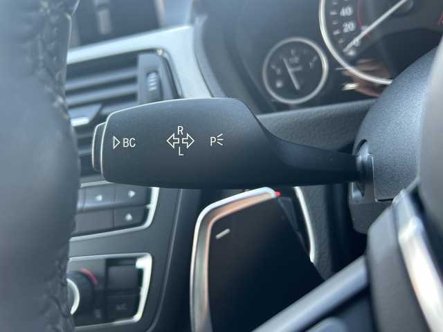 ＢＭＷ ３２０ｄ ツーリング Mスポーツ 愛知県 2015(平27)年 7.9万km アルピンホワイトⅢ ・禁煙車/・フロントリップスポイラー/・純正HDDナビ/・Bluetooth/・CD/DVD/・ドライブレコーダー/・バックカメラ/・ETC/・インテリジェントセーフティ/・ブレーキ機能付き警告/・レーンディパーチャーウォーニング/・アダプティブクルーズコントロール/・パークディスタンスコントロール（コーナーセンサー）/・前席パワーシート/・HIDオートライト/・電動格納ミラーウィンカー/・フロアマット/・ルーフレール/・純正１８インチアルミ/・パワーバックドア/・新車保証書/・取扱説明書/・スペアキー