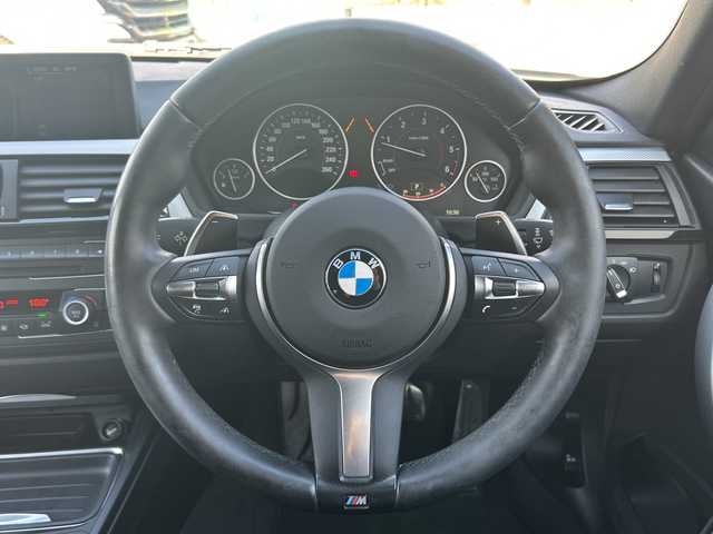 ＢＭＷ ３２０ｄ ツーリング Mスポーツ 愛知県 2015(平27)年 7.9万km アルピンホワイトⅢ ・禁煙車/・フロントリップスポイラー/・純正HDDナビ/・Bluetooth/・CD/DVD/・ドライブレコーダー/・バックカメラ/・ETC/・インテリジェントセーフティ/・ブレーキ機能付き警告/・レーンディパーチャーウォーニング/・アダプティブクルーズコントロール/・パークディスタンスコントロール（コーナーセンサー）/・前席パワーシート/・HIDオートライト/・電動格納ミラーウィンカー/・フロアマット/・ルーフレール/・純正１８インチアルミ/・パワーバックドア/・新車保証書/・取扱説明書/・スペアキー