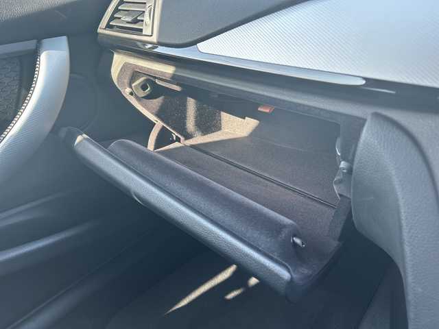 ＢＭＷ ３２０ｄ ツーリング Mスポーツ 愛知県 2015(平27)年 7.9万km アルピンホワイトⅢ ・禁煙車/・フロントリップスポイラー/・純正HDDナビ/・Bluetooth/・CD/DVD/・ドライブレコーダー/・バックカメラ/・ETC/・インテリジェントセーフティ/・ブレーキ機能付き警告/・レーンディパーチャーウォーニング/・アダプティブクルーズコントロール/・パークディスタンスコントロール（コーナーセンサー）/・前席パワーシート/・HIDオートライト/・電動格納ミラーウィンカー/・フロアマット/・ルーフレール/・純正１８インチアルミ/・パワーバックドア/・新車保証書/・取扱説明書/・スペアキー