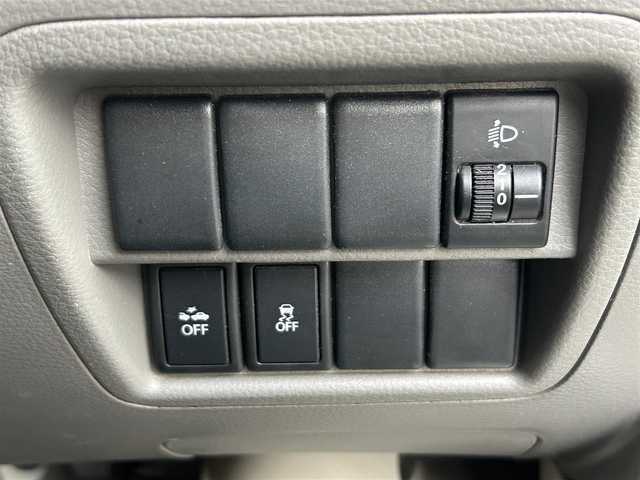 スズキ エブリイ PC 福岡県 2015(平27)年 7.1万km スペリアホワイト (株)IDOMが運営する【じしゃロン八幡西店】の自社ローン専用車両になります。こちらは現金またはオートローンご利用時の価格です。自社ローンご希望の方は別途その旨お申付け下さい/ｃｌａｒｉｏｎナビ　/　「Bluetooth/フルセグ/CD/DVD」/デジタルインナーミラー　/衝突軽減ブレーキシステム/ドライブレコーダー　/トラクションコントロール　/横滑り防止装置/ドアバイザ－　/リモコンキー/純正アルミ