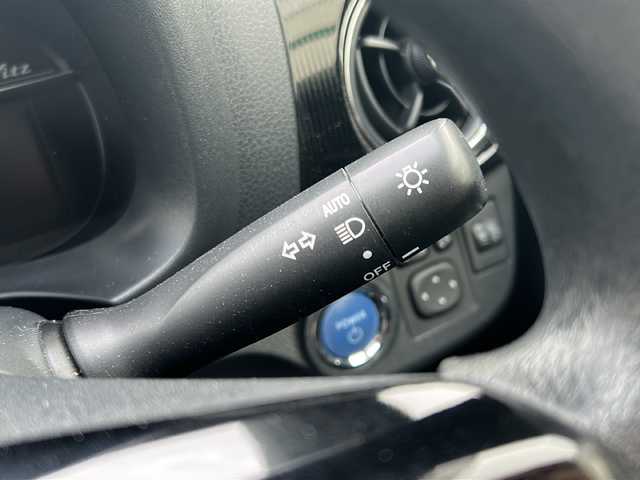 トヨタ ヴィッツ ハイブリッド F セーフティーエディションⅡ 東京都 2019(平31)年 1.3万km ホワイトパールクリスタルシャイン ワンオーナー/純正SDナビ（NSCN-W68）/・CD/ワンセグTV/Bluetooth/AUX/バックカメラ/レーンアシスト/コーナーセンサー/プッシュスタート/ドライブレコーダー/横滑り防止装置/衝突軽減システム/ETC/オートライト/スマートキー/スペアキー1本/保証書/取説書
