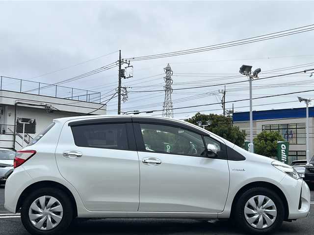 トヨタ ヴィッツ ハイブリッド F セーフティーエディションⅡ 東京都 2019(平31)年 1.3万km ホワイトパールクリスタルシャイン ワンオーナー/純正SDナビ（NSCN-W68）/・CD/ワンセグTV/Bluetooth/AUX/バックカメラ/レーンアシスト/コーナーセンサー/プッシュスタート/ドライブレコーダー/横滑り防止装置/衝突軽減システム/ETC/オートライト/スマートキー/スペアキー1本/保証書/取説書