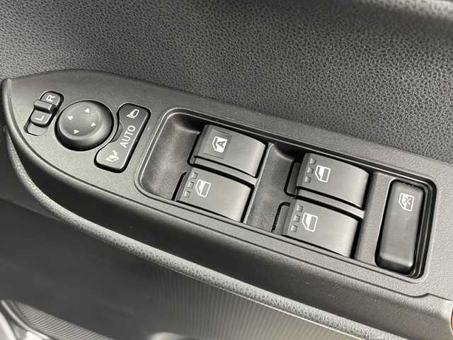 ダイハツ タント ファンクロスターボ 千葉県 2023(令5)年 2.1万km ブラックマイカメタリック 禁煙車/スマートアシスト/純正ナビ（NMZL-W730）/CD/DVD/Bluetooth/HDMI/フルセグTV/アラウンドビューモニター/両側電動スライドドア/衝突軽減ブレーキ/車線逸脱警報/ふらつき警報/先行車発進お知らせ/標識認識機能/コーナーセンサー/ビルトインETC/ブレーキホールド/LEDオートライト/シートヒーター/プッシュスタート/スマートキー