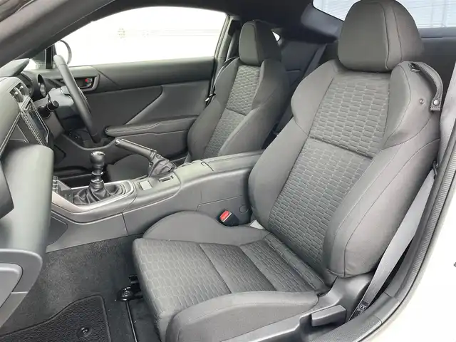 トヨタ ＧＲ８６ SZ 岩手県 2022(令4)年 2.3万km クリスタルホワイトパール ＴＥＩＮ車庫調　ＨＫＳマフラー　ＡｐｐｌｅＣａｒＰｌａｙ　ＡｎｄｒｏｉｄＡｕｔｏ対応ＤＡ　バックＣ　クルコン　オートＬＥＤライト　ステアスイッチ　ＵＳＢポート　ミラー型ドラレコ　ＥＴＣ２．０