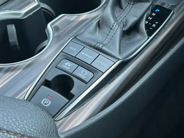 トヨタ カムリ G レザーパッケージ 島根県 2017(平29)年 4.2万km グラファイトM 登録時走行距離41845km/ワンオーナー/保証書/取扱説明書/純正メーカーOPナビ/・フルセグTV/・Bluetooth接続/・CD/DVD再生/・SDミュージックサーバー/・AM/FM/ToyotaSafetySense/・プリクラッシュセーフティ/・レーンディパーチャーアラート/・オートマチックハイビーム/・レーダークルーズコントロール/・ブラインドスポットモニター/・先行車発信アラート/・リヤクロストラフィックアラート/レザーシート/前席パワーシート/前席シートヒーター/ビルトインETC/前後ドライブレコーダー/コーナーセンサー/スペアキー/純正フロアマット/純正18インチアルミホイール