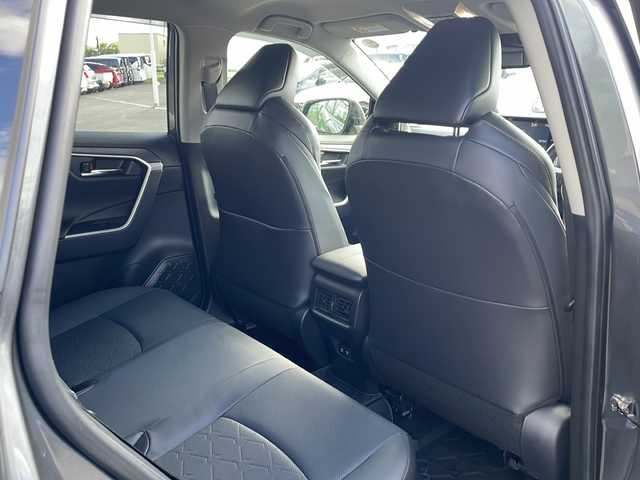 トヨタ ＲＡＶ４ アドベンチャー オフロードPKG 道東・釧路十勝 2022(令4)年 6.5万km グレーメタリック ・ワンオーナー/・4WD/・寒冷地仕様/・純正ディスプレイオーディオ/（Miracast・FM・AM・BT）/・全方位カメラ/バックカメラ/・追従式クルーズコントロール/・BSM/・フロントワイパーデアイサー/・ダウンヒルアシスト/・スノーモード/・横滑り防止/・コーナーセンサー/・パワーバックドア/・LEDヘッドライト/・フォグライト/・オートマチックハイビーム/・オートライト/・前席シートヒーター/エアーシート/・ステアリングヒーター/・ビルトインETC/・純正エンジンスターター（キー一体型）/・革巻きステアリング/・ステアリングスイッチ/・MTモード付AT/・ヒッチメンバー/・ルーフレール/・電格ウィンカーミラー/・ドアバイザー/・スマートキー/・プッシュスタート