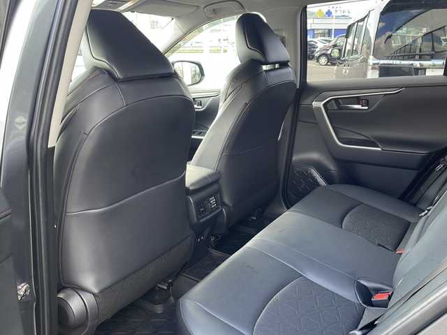 トヨタ ＲＡＶ４ アドベンチャー オフロードPKG 道東・釧路十勝 2022(令4)年 6.5万km グレーメタリック ・ワンオーナー/・4WD/・寒冷地仕様/・純正ディスプレイオーディオ/（Miracast・FM・AM・BT）/・全方位カメラ/バックカメラ/・追従式クルーズコントロール/・BSM/・フロントワイパーデアイサー/・ダウンヒルアシスト/・スノーモード/・横滑り防止/・コーナーセンサー/・パワーバックドア/・LEDヘッドライト/・フォグライト/・オートマチックハイビーム/・オートライト/・前席シートヒーター/エアーシート/・ステアリングヒーター/・ビルトインETC/・純正エンジンスターター（キー一体型）/・革巻きステアリング/・ステアリングスイッチ/・MTモード付AT/・ヒッチメンバー/・ルーフレール/・電格ウィンカーミラー/・ドアバイザー/・スマートキー/・プッシュスタート