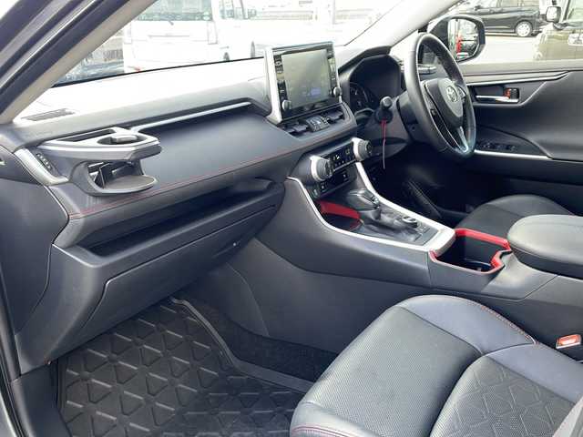 トヨタ ＲＡＶ４ アドベンチャー オフロードPKG 道東・釧路十勝 2022(令4)年 6.5万km グレーメタリック ・ワンオーナー/・4WD/・寒冷地仕様/・純正ディスプレイオーディオ/（Miracast・FM・AM・BT）/・全方位カメラ/バックカメラ/・追従式クルーズコントロール/・BSM/・フロントワイパーデアイサー/・ダウンヒルアシスト/・スノーモード/・横滑り防止/・コーナーセンサー/・パワーバックドア/・LEDヘッドライト/・フォグライト/・オートマチックハイビーム/・オートライト/・前席シートヒーター/エアーシート/・ステアリングヒーター/・ビルトインETC/・純正エンジンスターター（キー一体型）/・革巻きステアリング/・ステアリングスイッチ/・MTモード付AT/・ヒッチメンバー/・ルーフレール/・電格ウィンカーミラー/・ドアバイザー/・スマートキー/・プッシュスタート