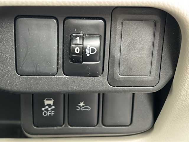 日産 デイズ J 鹿児島県 2018(平30)年 4.7万km ホワイト 衝突軽減ブレーキ/パワーウィンドウ/パワーステアリング/AUX/横滑り防止装置/純正オーディオ/FM/AM/CD/電動格納ミラー/ダブルエアバックイト/純正フロアマット/純正ヘッドライト
