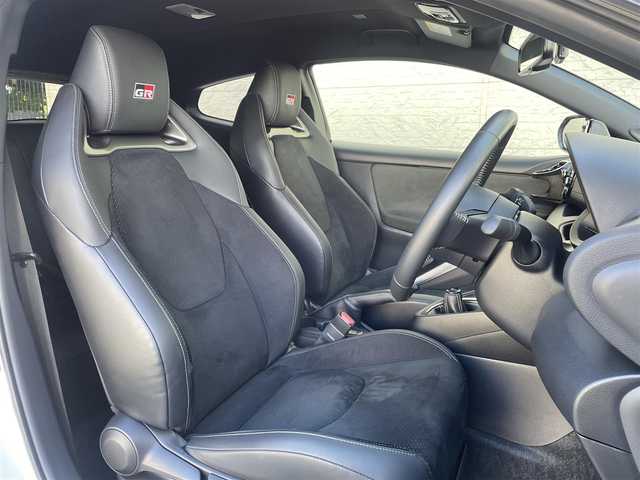 トヨタ ＧＲヤリス RZ ハイパフォーマンス 埼玉県 2023(令5)年 0.7万km スーパーホワイトⅡ /4WD/ICターボ//純正メモリナビ//フルセグTV//バックカメラ//Bluetoothオーディオ//レーダークルーズコントロール//ビルトインETC//スマートキーx2//LEDヘッドライト/LEDフォグ//PCS/LTA/BSM//HUD/RCTA/RSA//クリアランスソナー//W.サイド.カーテンエアバッグ//ABS/横滑り防止装置//前後ドラレコ//アイドリングSTOP//ICウォータースプレー//オートライト//プライバシーガラス//ドアバイザー//純正18インチAW//新車時保証書//取扱説明書//ナビ取説