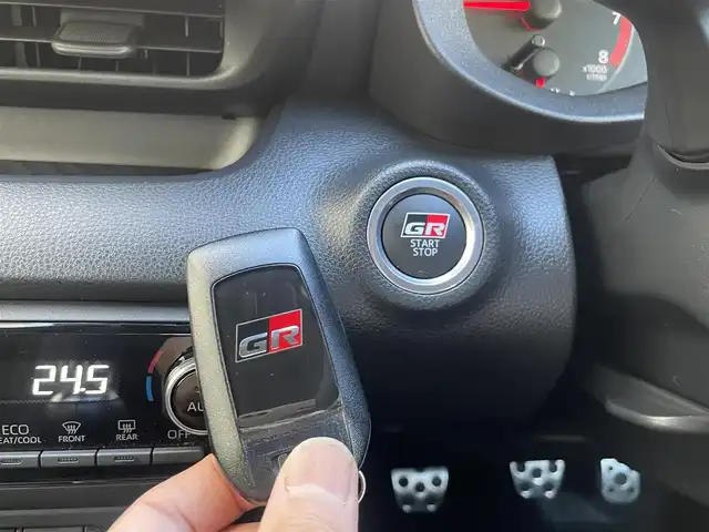 トヨタ ＧＲヤリス RZ ハイパフォーマンス 埼玉県 2023(令5)年 0.7万km スーパーホワイトⅡ /4WD/ICターボ//純正メモリナビ//フルセグTV//バックカメラ//Bluetoothオーディオ//JBLサウンド//アダプティブクルーズコントロール//ビルトインETC//スマートキーx2//LEDヘッドライト/LEDフォグ//PCS/LTA/BSM//HUD/RCTA/RSA//クリアランスソナー//W.サイド.カーテンエアバッグ//ABS/横滑り防止装置//前後ドラレコ//アイドリングSTOP//ICウォータースプレー//オートライト/オートハイビーム//プライバシーガラス//ドアバイザー//純正18インチAW//新車時保証書//取扱説明書//ナビ取説