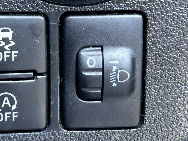 ダイハツ ミラ イース L SAⅢ 静岡県 2018(平30)年 4.5万km ホワイト スマートアシスト３/純正オーディオ/ＣＤ再生/ＡＵＸ接続/キーレスエントリー/パーキングセンサー/オートハイビーム/ヘッドライトレベライザー/純正フロアマット/ドアバイザー/アイドリングストップ/ＡＣ